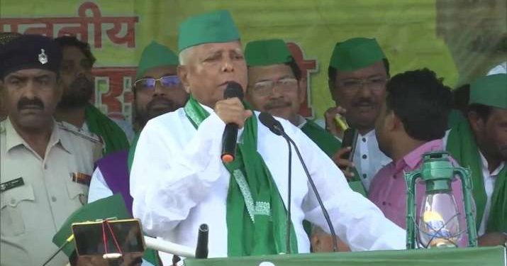 Lalu Prasad tears into BJP, Nitish Kumar at poll rally
