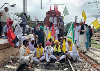 Rail roko protests: As a result of demonstrators squatting on railway rails, several trains have been disrupted