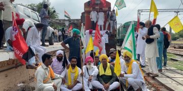 Rail roko protests: As a result of demonstrators squatting on railway rails, several trains have been disrupted