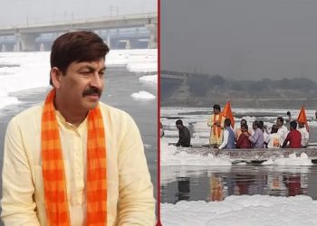 On the first day of Chhath, BJP’s Manoj Tiwari rides a boat in the foam-covered Yamuna