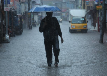 Heavy rains pound Kerala, raising flood levels in different dams and submerging several highways