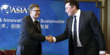 Elon Musk Takes a Dig on Bill Gates on Twitter