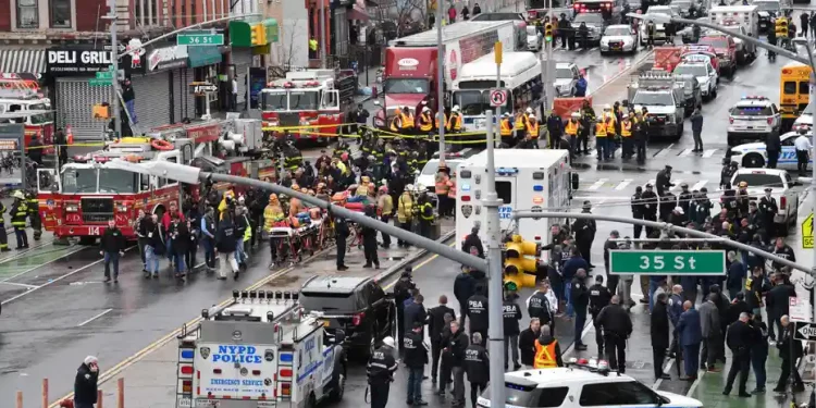 Shootout in Brooklyn, New York, Several Injured Badly