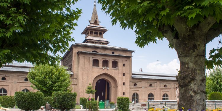 Controversy Over “Azadi” Slogans in Srinagar’s Jamia Masjid
