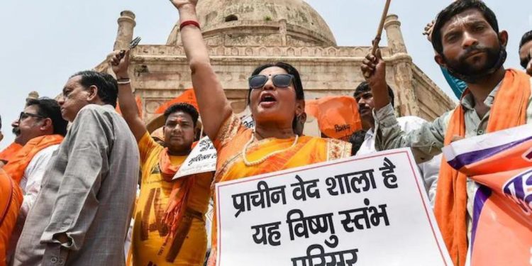 Hindu organizations rally at Qutb Minar, demanding that it be titled Vishnu Stambh