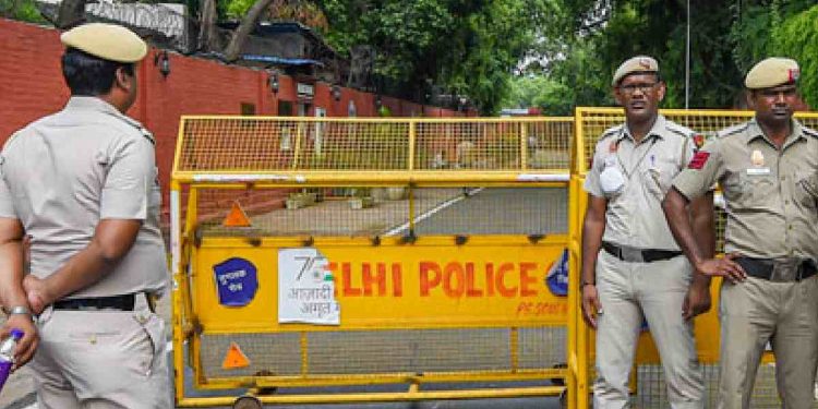 Delhi Police Foils Diwali Terror Plot: Two Suspected ISIS Operatives Arrested, Attack on Mall and Park Averted