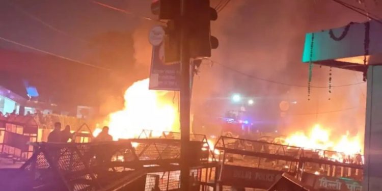 Massive Explosion Rocks Red Fort Area in Delhi