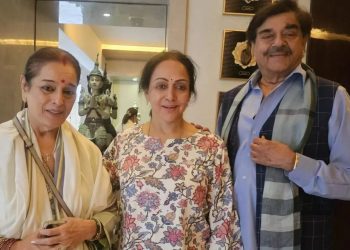 Shatrughan Sinha Visits Hema Malini to Check on Dharmendra’s Health