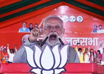 PM Modi Accuses Congress of Reluctantly Backing Tejashwi Yadav Under Pressure from RJD