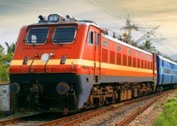 Kashi Dadar Express Stopped After Bomb Alert