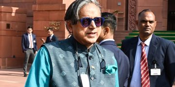 Shashi Tharoor Misses Congress MPs Meeting Chaired by Rahul Gandhi for the Third Time