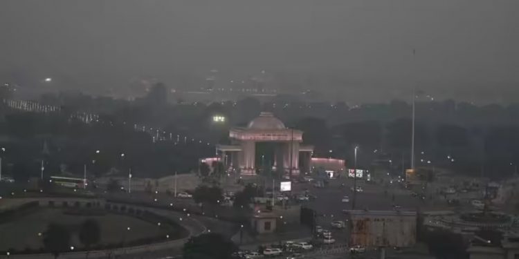 Lucknow Air Quality Remains ‘Poor’ for Second Day as Smog Worsens