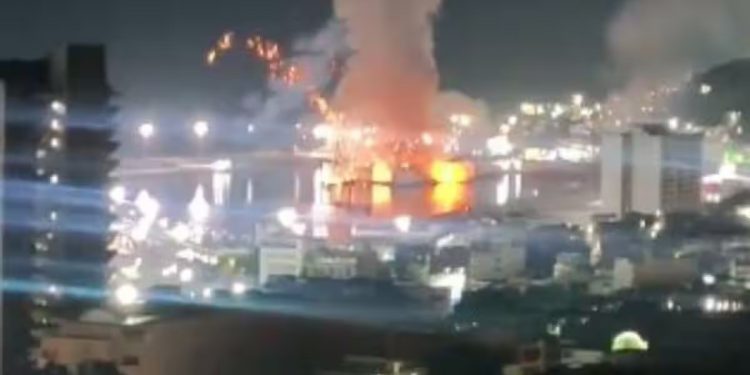 US Air Strikes Reported In Caracas As Venezuela Accuses Washington Of Aggression