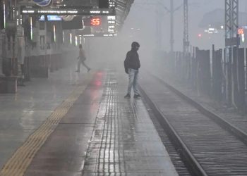 Dense Fog Slows Tejas and Shatabdi Trains Across North India