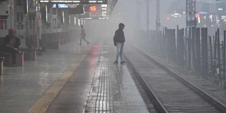 Dense Fog Slows Tejas and Shatabdi Trains Across North India